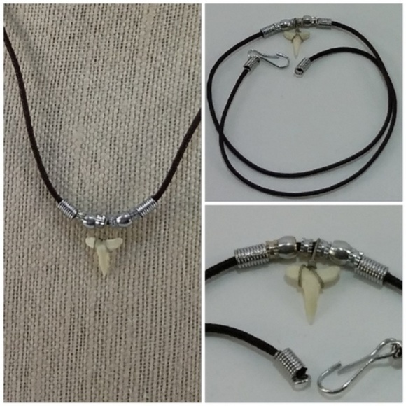 Glow In the Dark Pendant Necklace. - Picture 2 of 8